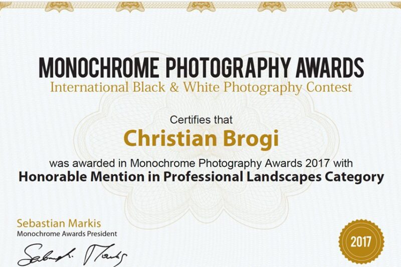 winner monocrome International Photo Award 2017